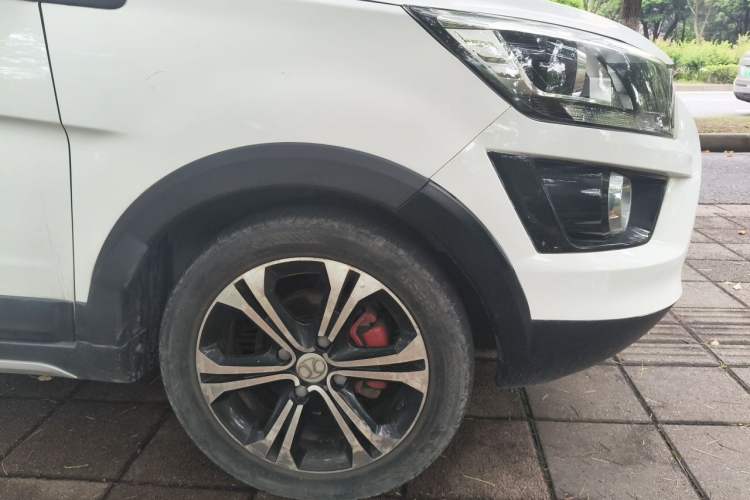 Used BAIC Senova X25 2015 1.5L Manual Elite Edition Right Front Wheel Hub