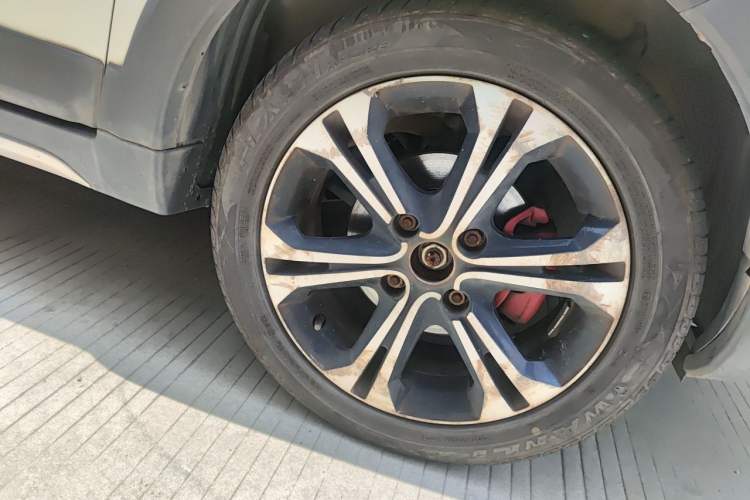 Used BAIC Senova X25 2015 1.5L Automatic Elite Model Right Front Wheel Hub
