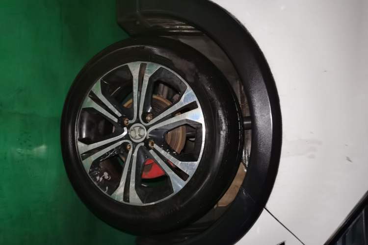Used BAIC Senova X25 2015 1.5L Manual Elite Edition Right Front Wheel Hub