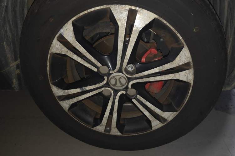 Used BAIC Senova X25 2015 1.5L Automatic Elite Model Right Front Wheel Hub