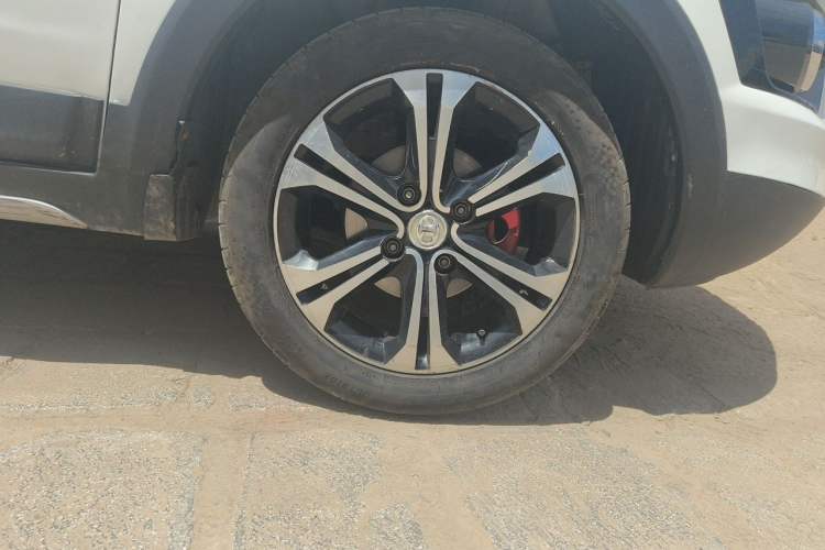 Used BAIC Senova X25 2015 1.5L Manual Elite Edition Right Front Wheel Hub
