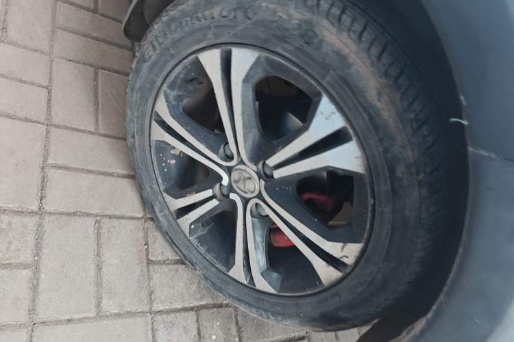 Used BAIC Senova X25 2015 1.5L Manual Elite Edition Right Front Wheel Hub
