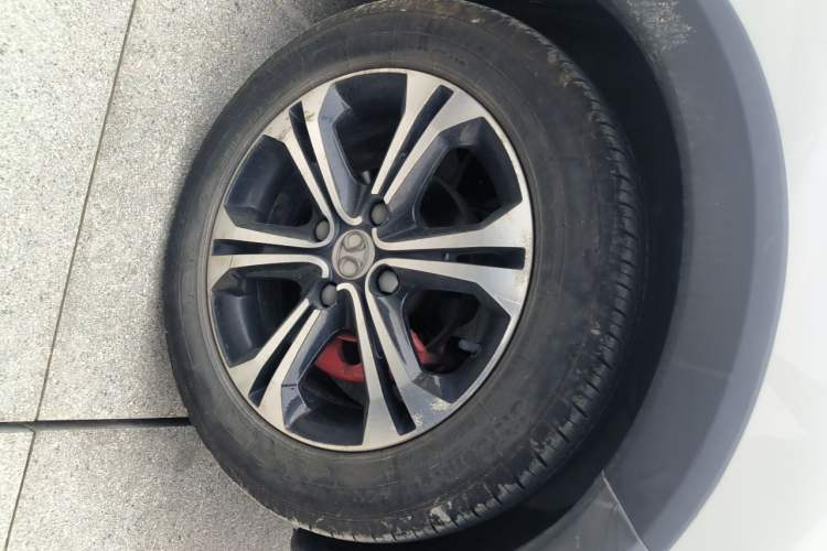 Used BAIC Senova X25 2015 1.5L Automatic Elite Model Right Front Wheel Hub
