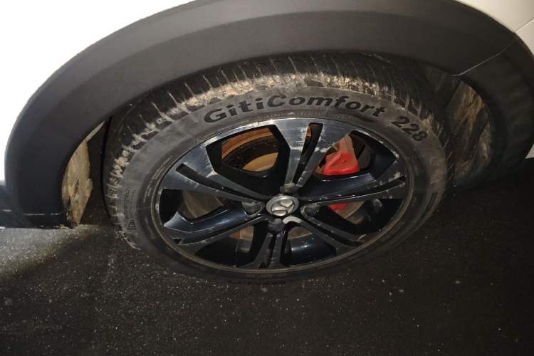 Used BAIC Senova X25 2015 1.5L Automatic Elite Model Right Front Wheel Hub
