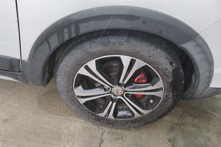 Used BAIC Senova X25 2015 1.5L Manual Elite Edition Right Front Wheel Hub