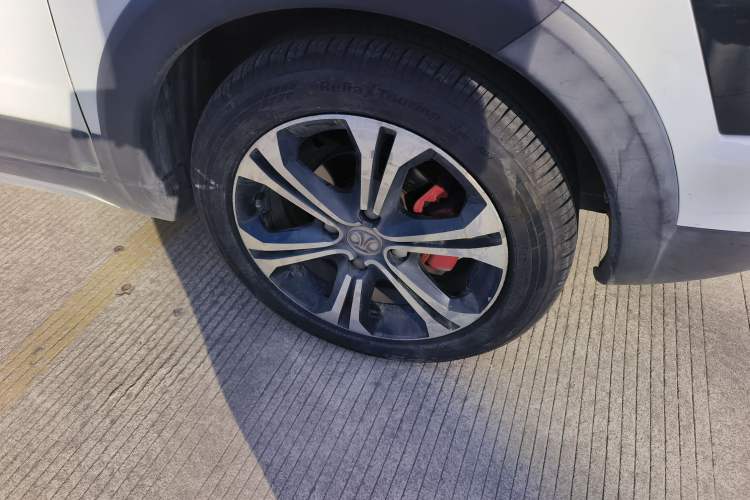 Used BAIC Senova X25 2015 1.5L Manual Elite Edition Right Front Wheel Hub