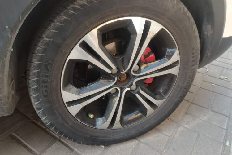 Used BAIC Senova X25 2015 1.5L Manual Elite Edition Right Front Wheel Hub