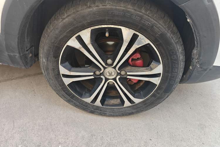 Used BAIC Senova X25 2015 1.5L Manual Elite Edition Right Front Wheel Hub