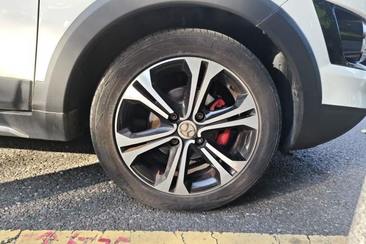 Used BAIC Senova X25 2015 1.5L automatic luxury version Right Front Wheel Hub