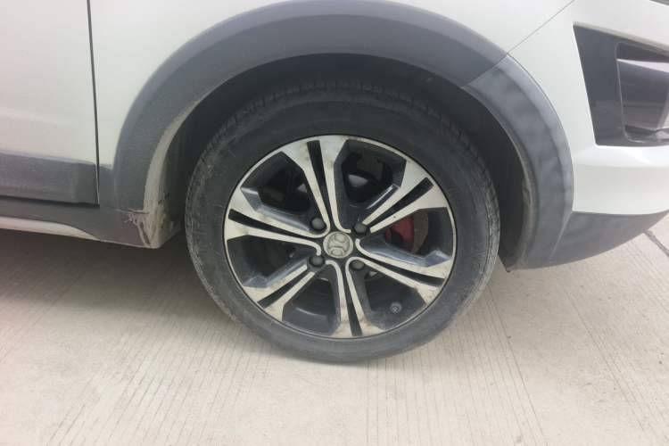 Used BAIC Senova X25 2015 1.5L Automatic Elite Model Right Front Wheel Hub