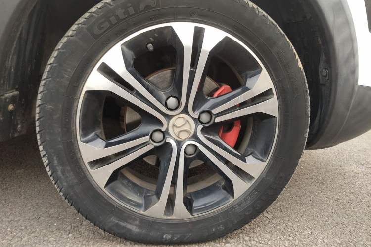 Used BAIC Senova X25 2015 1.5L Manual Elite Edition Right Front Wheel Hub