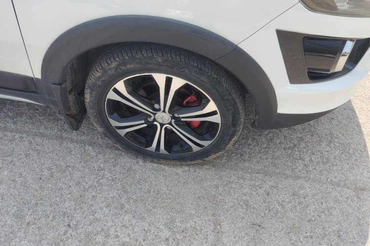 Used BAIC Senova X25 2015 1.5L Manual Elite Edition Right Front Wheel Hub