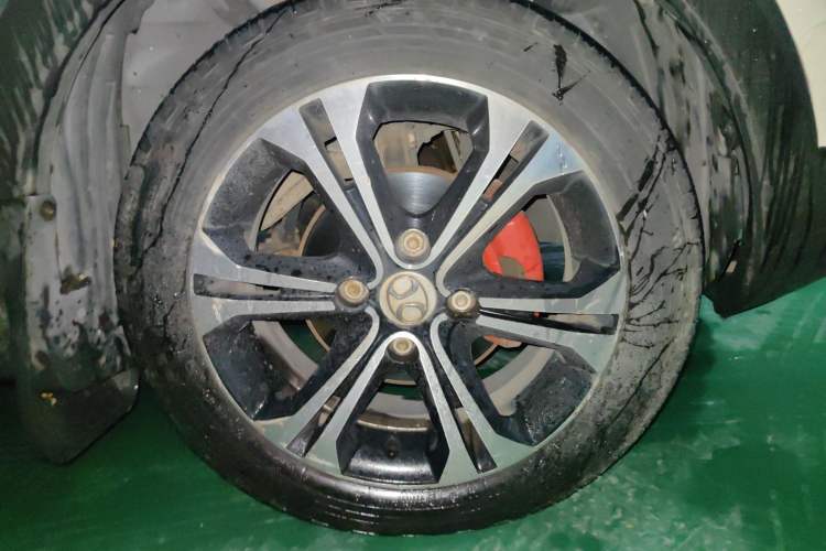 Used BAIC Senova X25 2015 1.5L Manual Elite Edition Right Front Wheel Hub