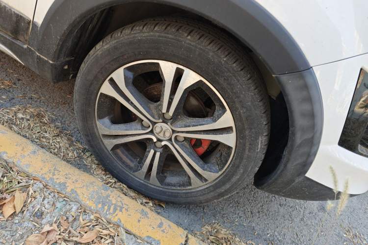 Used BAIC Senova X25 2015 1.5L Automatic Elite Model Right Front Wheel Hub
