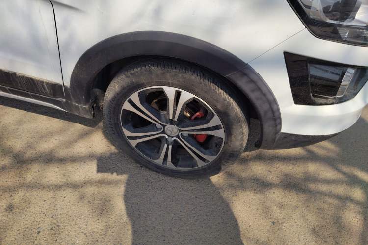 Used BAIC Senova X25 2015 1.5L Manual Elite Edition Right Front Wheel Hub