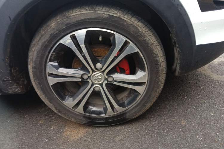Used BAIC Senova X25 2015 1.5L Manual Elite Edition Right Front Wheel Hub