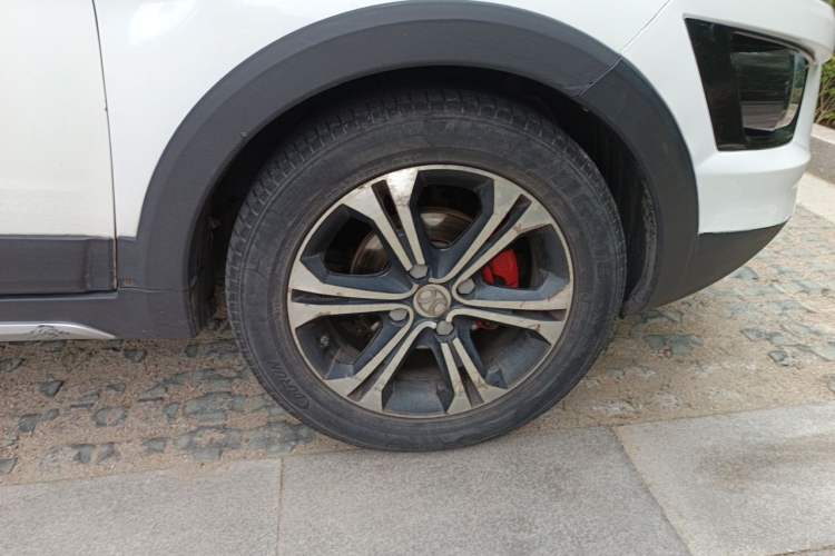 Used BAIC Senova X25 2015 1.5L Automatic Elite Model Right Front Wheel Hub