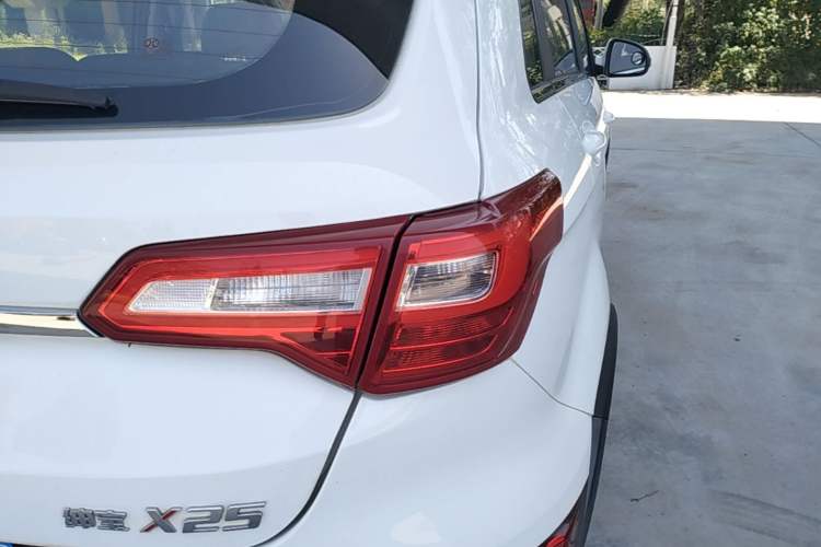 Used BAIC Senova X25 2015 1.5L Manual Elite Edition Right Rear Taillight