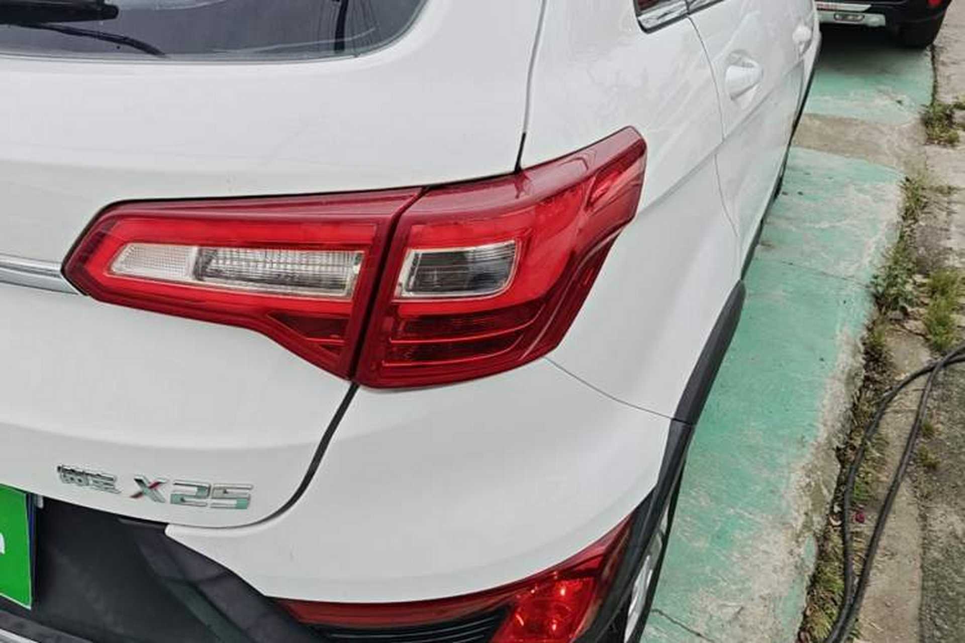 Used BAIC Senova X25 2015 1.5L manual Comfort trim level Right Rear Taillight