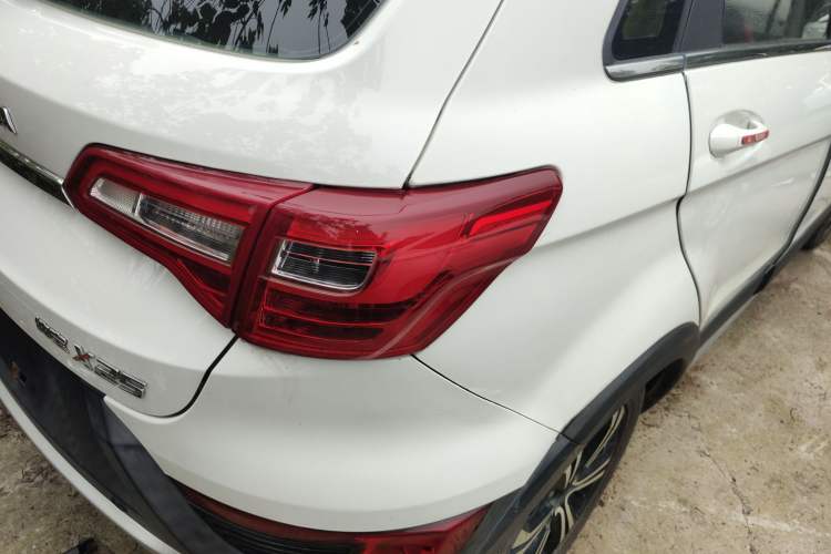 Used BAIC Senova X25 2015 1.5L Manual Elite Edition Right Rear Taillight