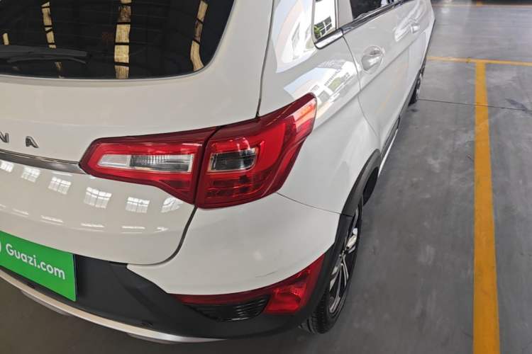 Used BAIC Senova X25 2015 1.5L Automatic Elite Model Right Rear Taillight