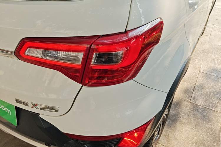 Used BAIC Senova X25 2015 1.5L Automatic Elite Model Right Rear Taillight