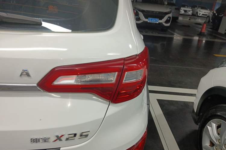 Used BAIC Senova X25 2015 1.5L automatic luxury version Right Rear Taillight