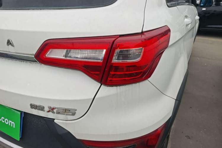Used BAIC Senova X25 2015 1.5L Automatic Elite Model Right Rear Taillight