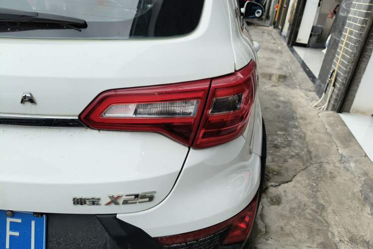 Used BAIC Senova X25 2015 1.5L Automatic Elite Model Right Rear Taillight