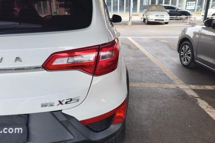 Used BAIC Senova X25 2015 1.5L Automatic Elite Model Right Rear Taillight