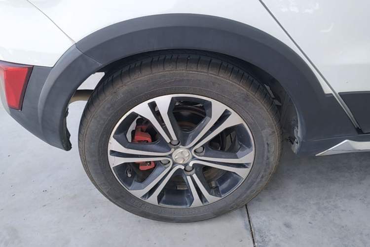 Used BAIC Senova X25 2015 1.5L Manual Elite Edition Right Rear Wheel Hub