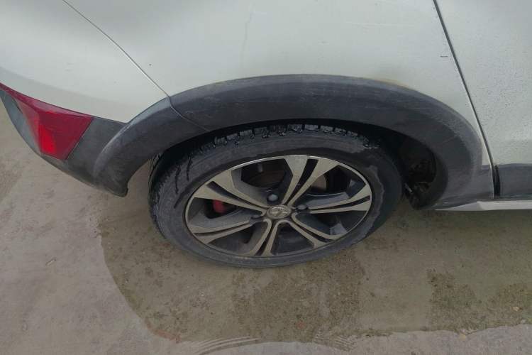 Used BAIC Senova X25 2015 1.5L Manual Elite Edition Right Rear Wheel Hub