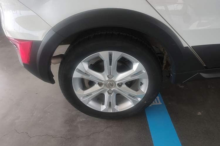Used BAIC Senova X25 2015 1.5L manual Comfort trim level Right Rear Wheel Hub