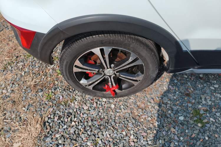 Used BAIC Senova X25 2015 1.5L Automatic Elite Model Right Rear Wheel Hub