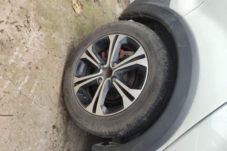 Used BAIC Senova X25 2015 1.5L Manual Elite Edition Right Rear Wheel Hub