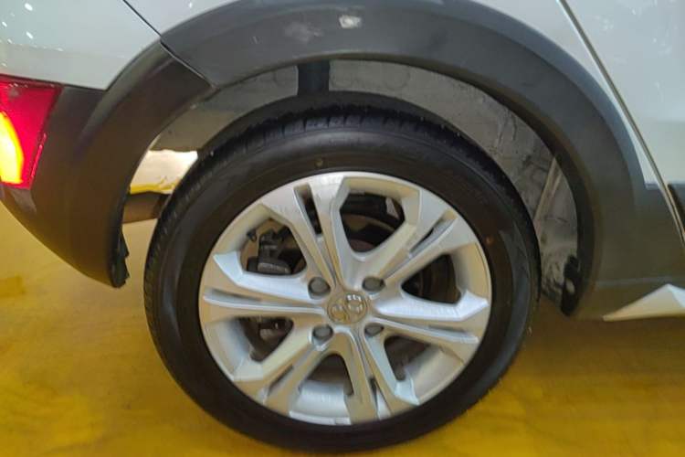 Used BAIC Senova X25 2015 1.5L manual Comfort trim level Right Rear Wheel Hub