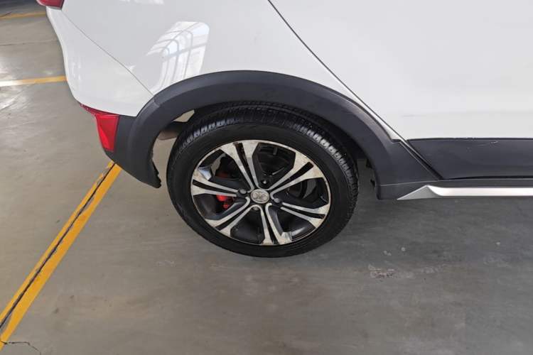 Used BAIC Senova X25 2015 1.5L Automatic Elite Model Right Rear Wheel Hub