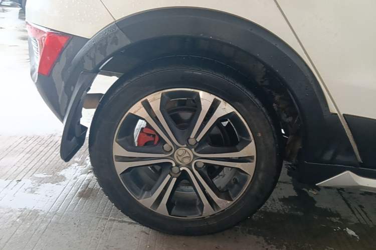Used BAIC Senova X25 2015 1.5L Automatic Elite Model Right Rear Wheel Hub