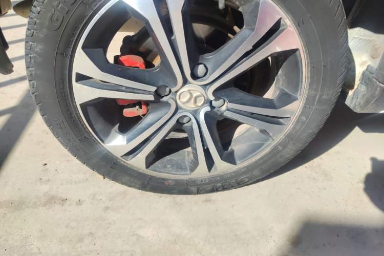 Used BAIC Senova X25 2015 1.5L Manual Elite Edition Right Rear Wheel Hub