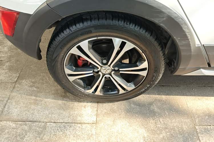 Used BAIC Senova X25 2015 1.5L Automatic Elite Model Right Rear Wheel Hub