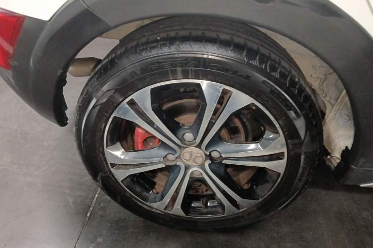 Used BAIC Senova X25 2015 1.5L automatic luxury version Right Rear Wheel Hub