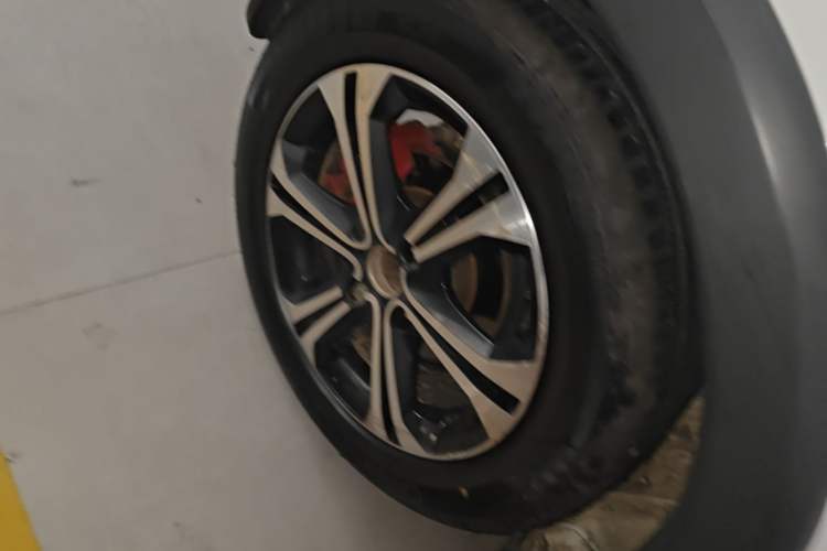 Used BAIC Senova X25 2015 1.5L Manual Elite Edition Right Rear Wheel Hub