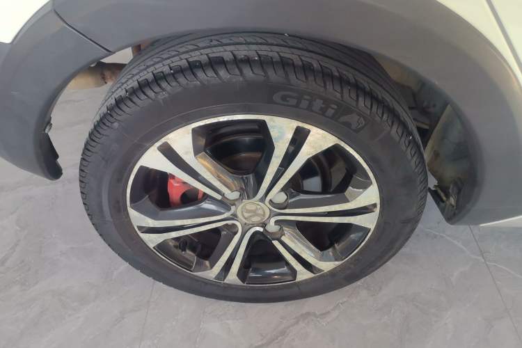 Used BAIC Senova X25 2015 1.5L automatic luxury version Right Rear Wheel Hub
