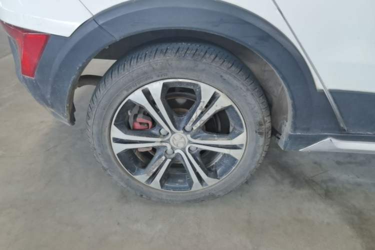 Used BAIC Senova X25 2015 1.5L Manual Elite Edition Right Rear Wheel Hub