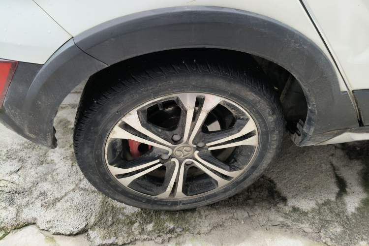 Used BAIC Senova X25 2015 1.5L Automatic Elite Model Right Rear Wheel Hub