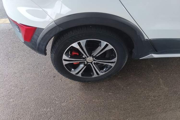 Used BAIC Senova X25 2015 1.5L Automatic Elite Model Right Rear Wheel Hub