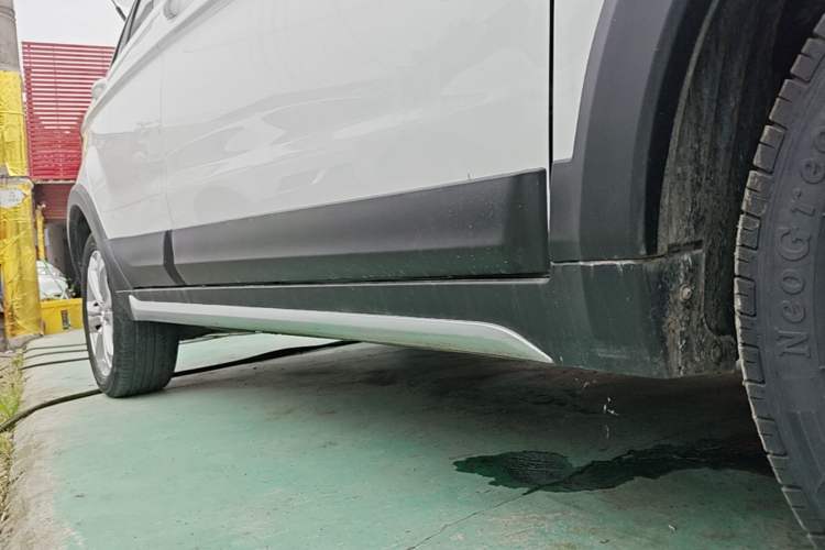 Used BAIC Senova X25 2015 1.5L manual Comfort trim level Right Side Sill