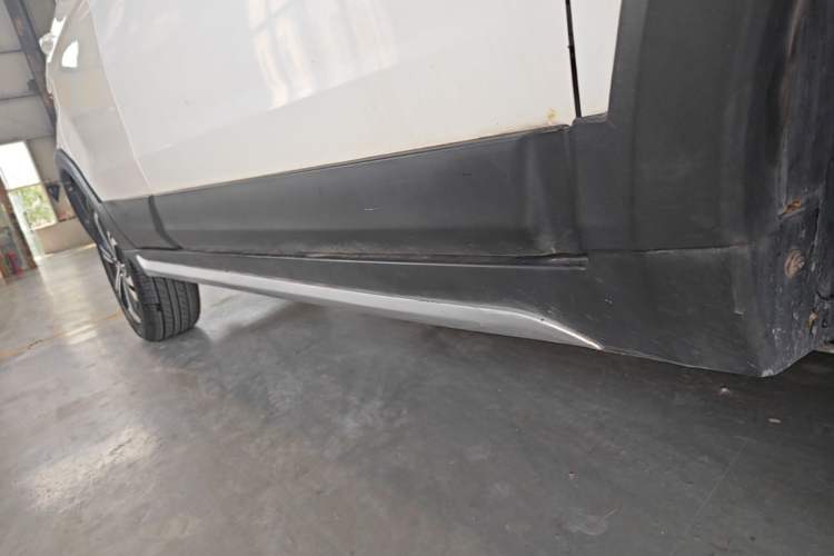 Used BAIC Senova X25 2015 1.5L Automatic Elite Model Right Side Sill