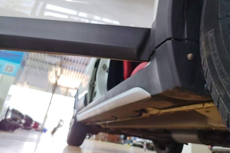 Used BAIC Senova X25 2015 1.5L Automatic Elite Model Right Side Sill