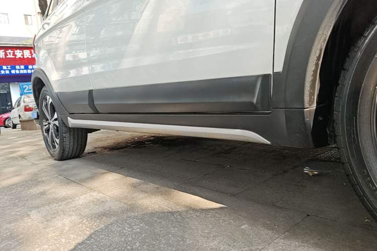 Used BAIC Senova X25 2015 1.5L Automatic Elite Model Right Side Sill